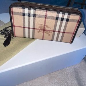Burberry Haymarket Large Ziggy Wallet